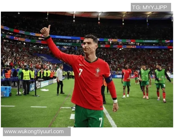 C罗坦言愿为国家队奉献一生不再效力任何俱乐部