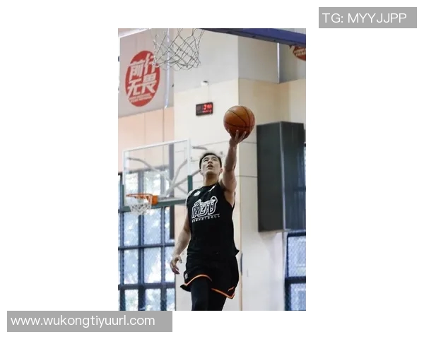 郭艾伦重返训练场广州龙狮迎来熟悉的帅气身影引发球迷热议